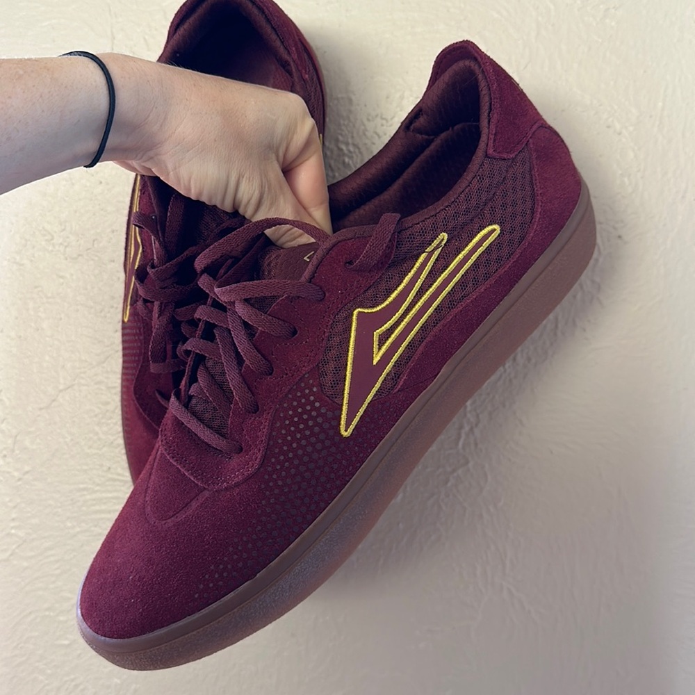 Brand new men’s lakai skate shoes